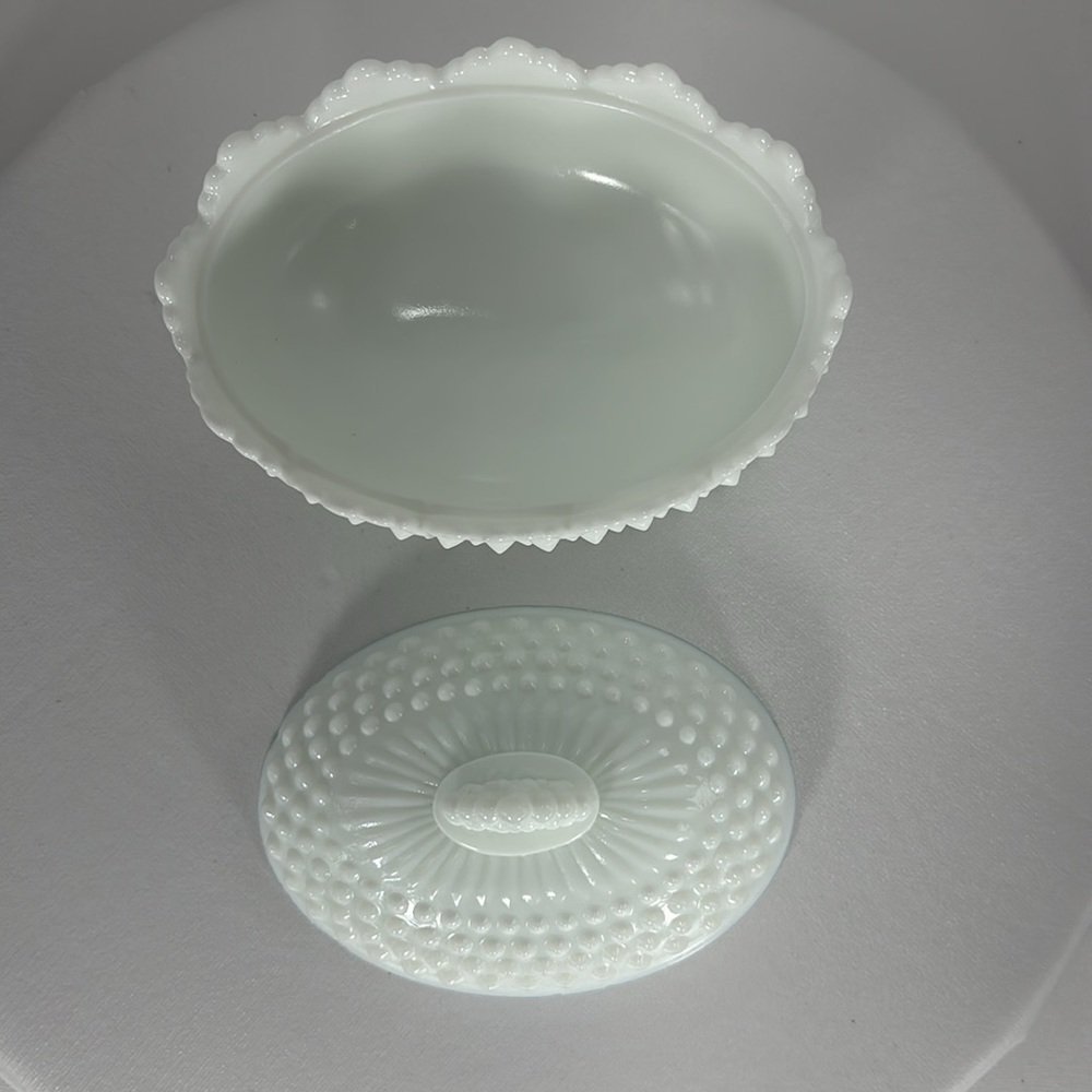Vintage Fenton Hobnail - Milk glass Dish with Lid - Picture 7 of 17